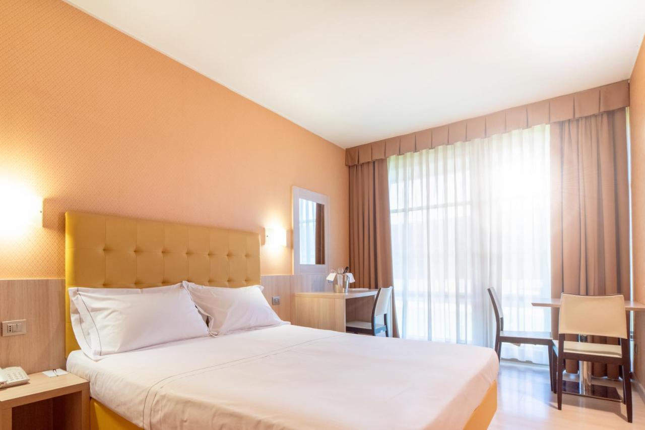 Motel Hotel Piranha Cameriano Экстерьер фото